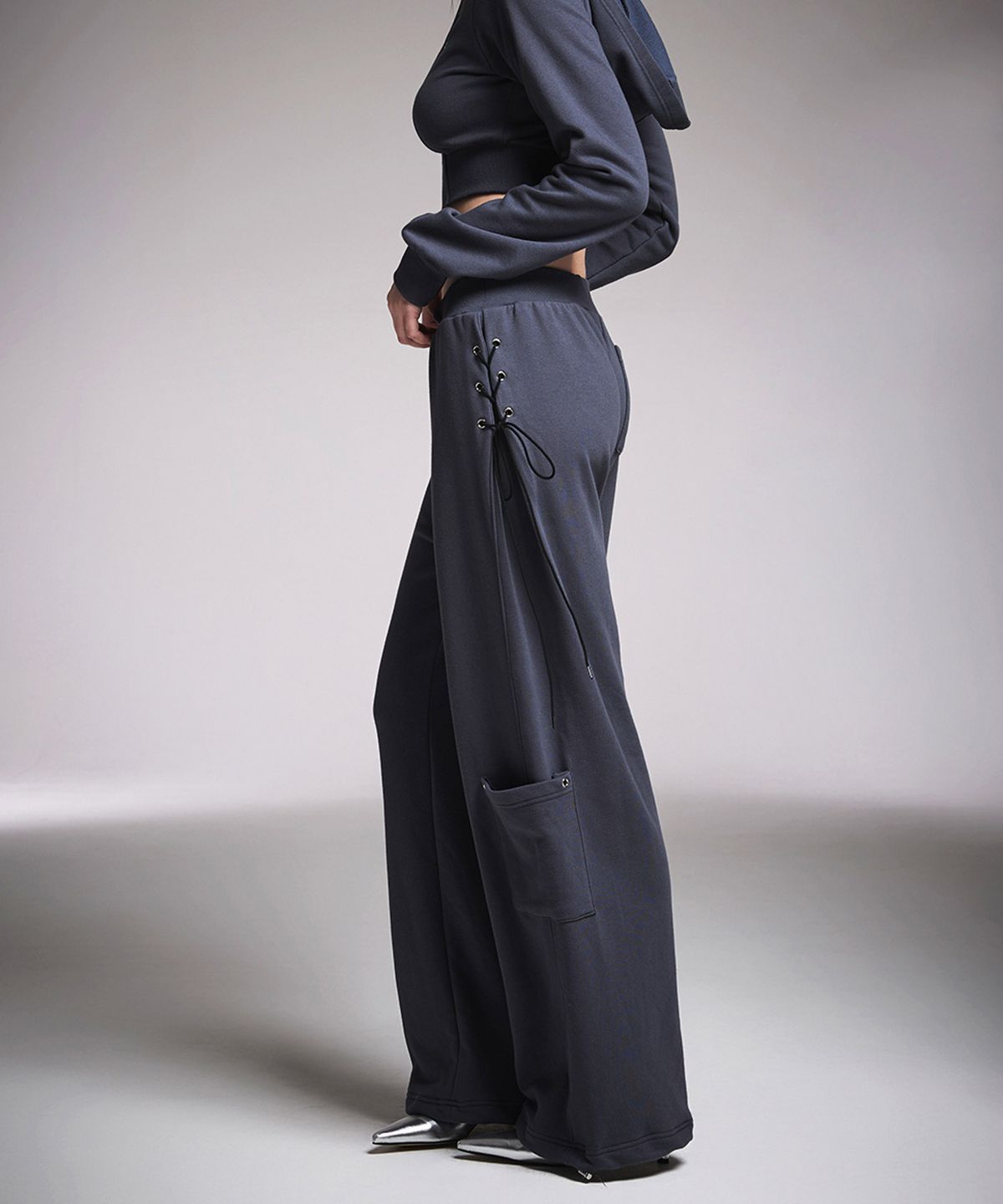 에이알유(A.R.U) EYELET TRIM PANTS