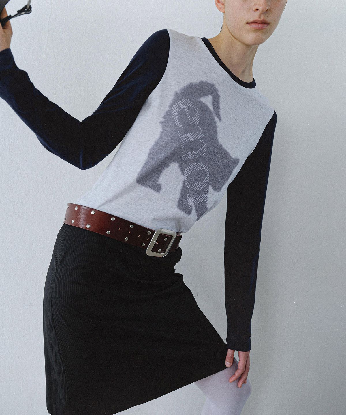 엔오르(EN OR) ENOR CAT CROP T-SHIRT - LIGHT GREY