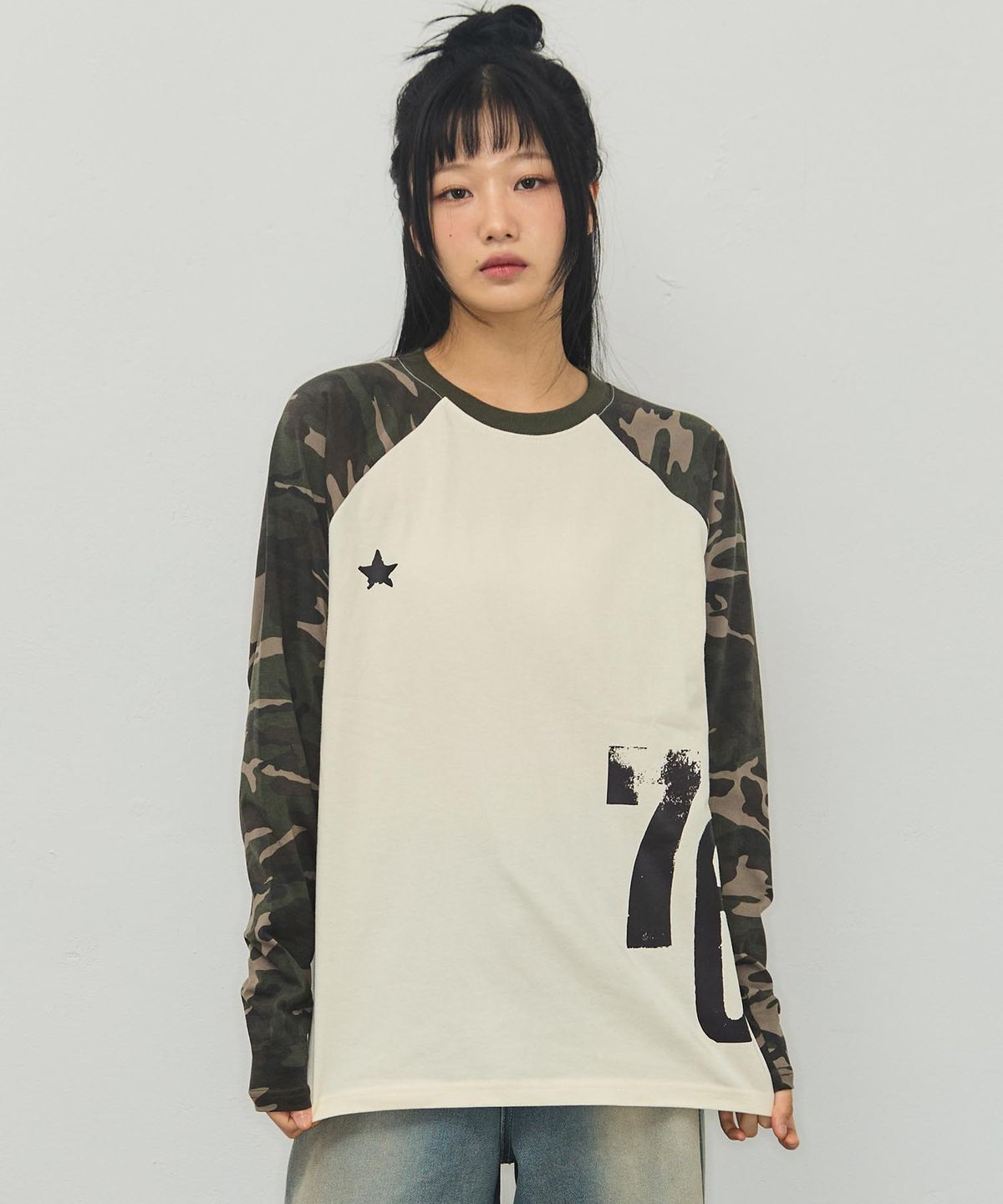 그레이버(GRAVER) [UNISEX]76 카모 래글런 롱슬리브 티셔츠_크림