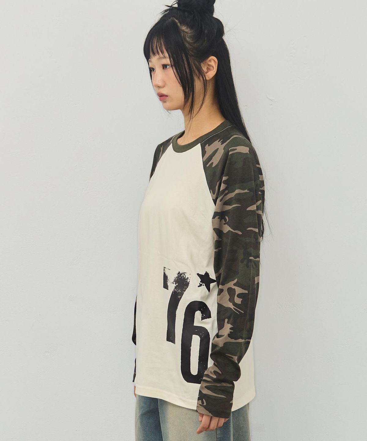 그레이버(GRAVER) [UNISEX]76 카모 래글런 롱슬리브 티셔츠_크림