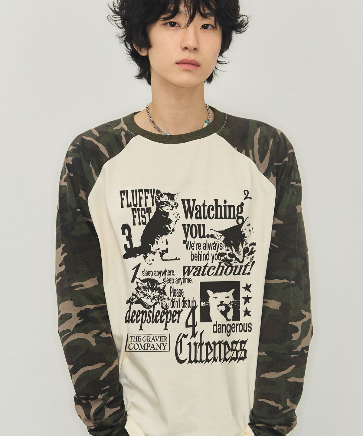 그레이버(GRAVER) [UNISEX]4 CATS 카모 래글런 롱슬리브 티셔츠_크림