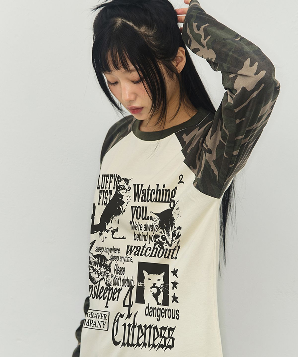 그레이버(GRAVER) [UNISEX]4 CATS 카모 래글런 롱슬리브 티셔츠_크림