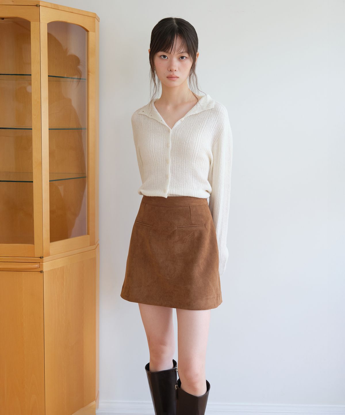 엽페(YUPPE) SUEDE POCKET SKIRT_BROWN