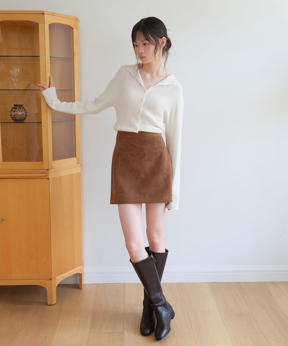 엽페(YUPPE) SUEDE POCKET SKIRT_BROWN