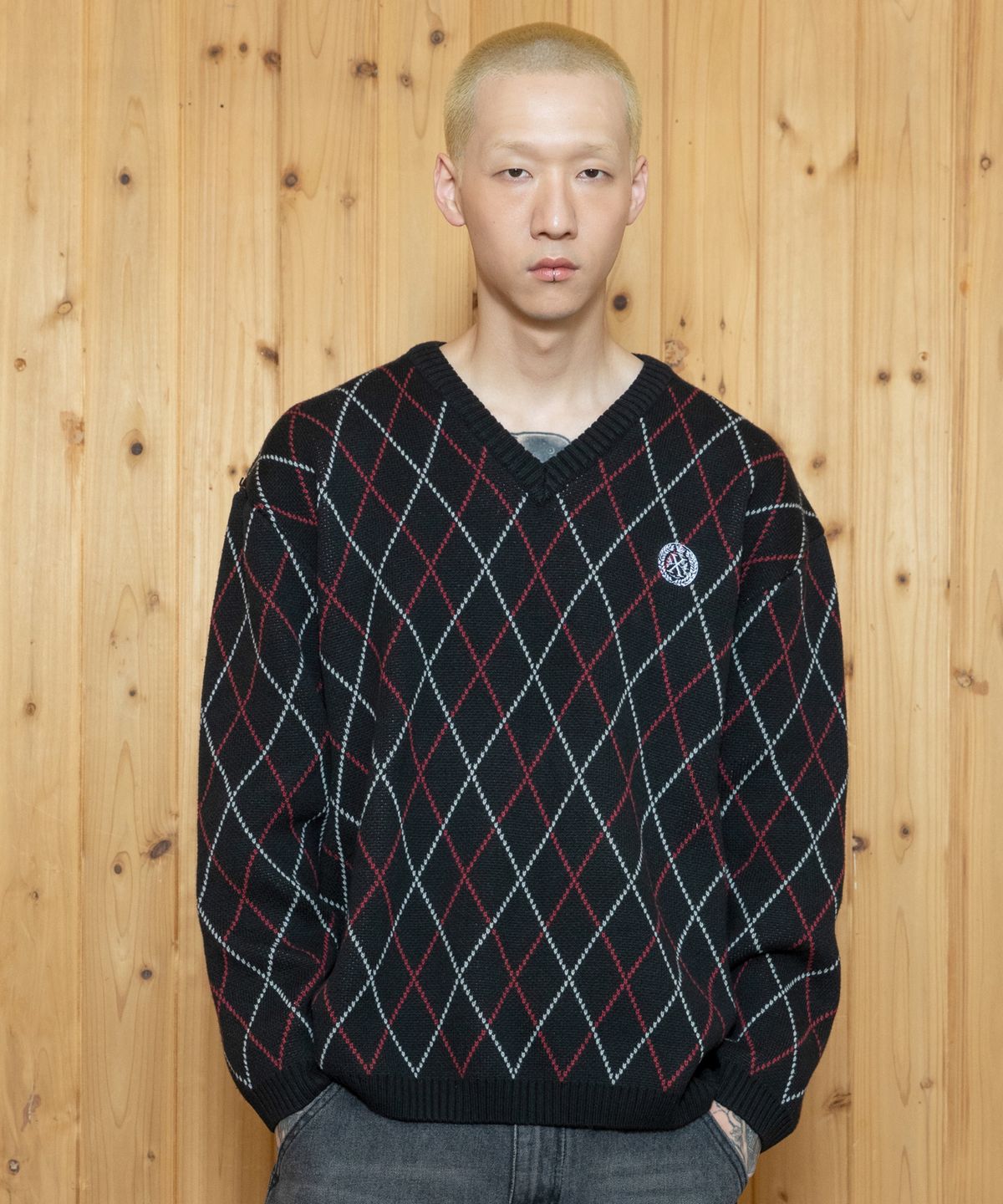엑스톤즈(XTONZ) XTK171 아가일 브이넥 풀오버 니트 (BLACK)