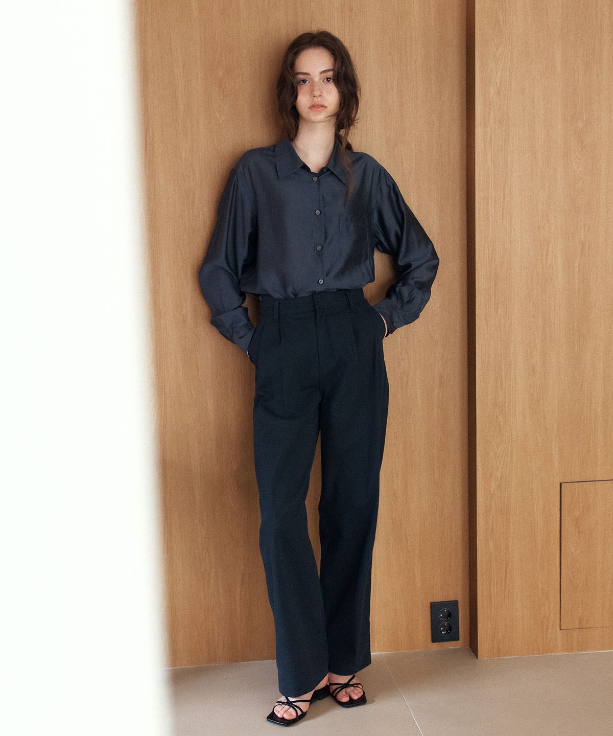 엽페(YUPPE) TUCKED COTTON PANTS_NAVY