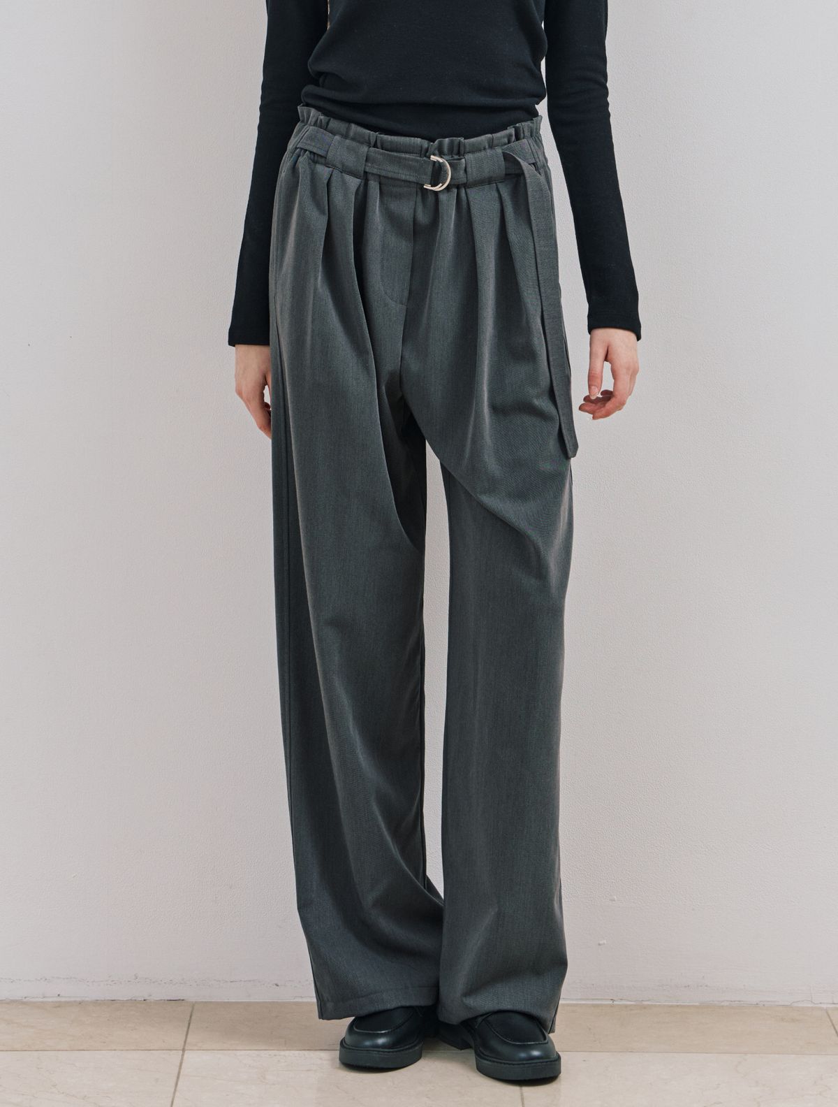 클루니(CLUNY) Pintuck belted wide pants - gray