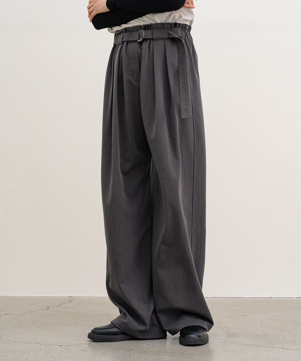 클루니(CLUNY) Pintuck Belted Wide Pants - Gray