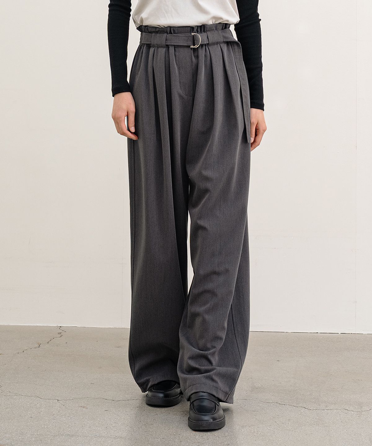 클루니(CLUNY) Pintuck Belted Wide Pants - Gray