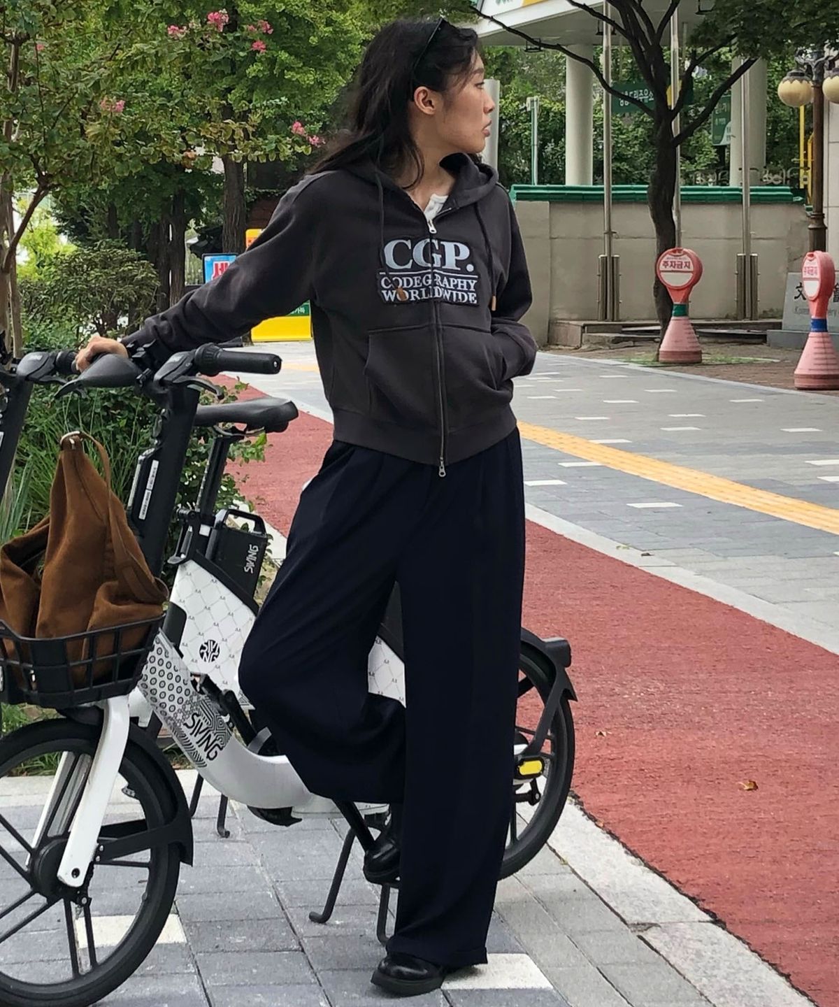 코드그라피(CGP) (우먼) 스퀘어 로고 데미지 후드 집업_차콜