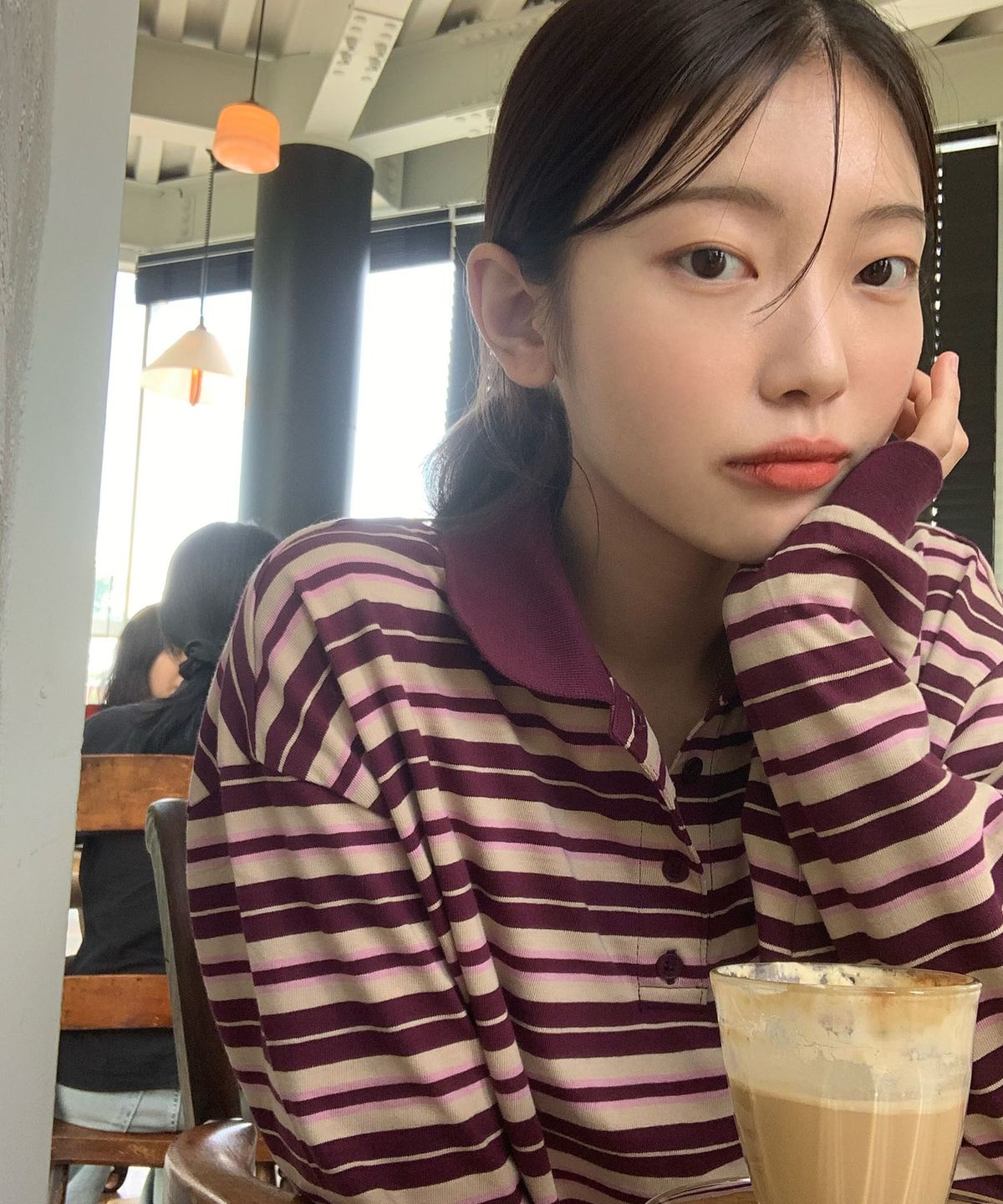 코드그라피(CGP) (우먼) 스트라이프 카라 롱슬리브_버건디