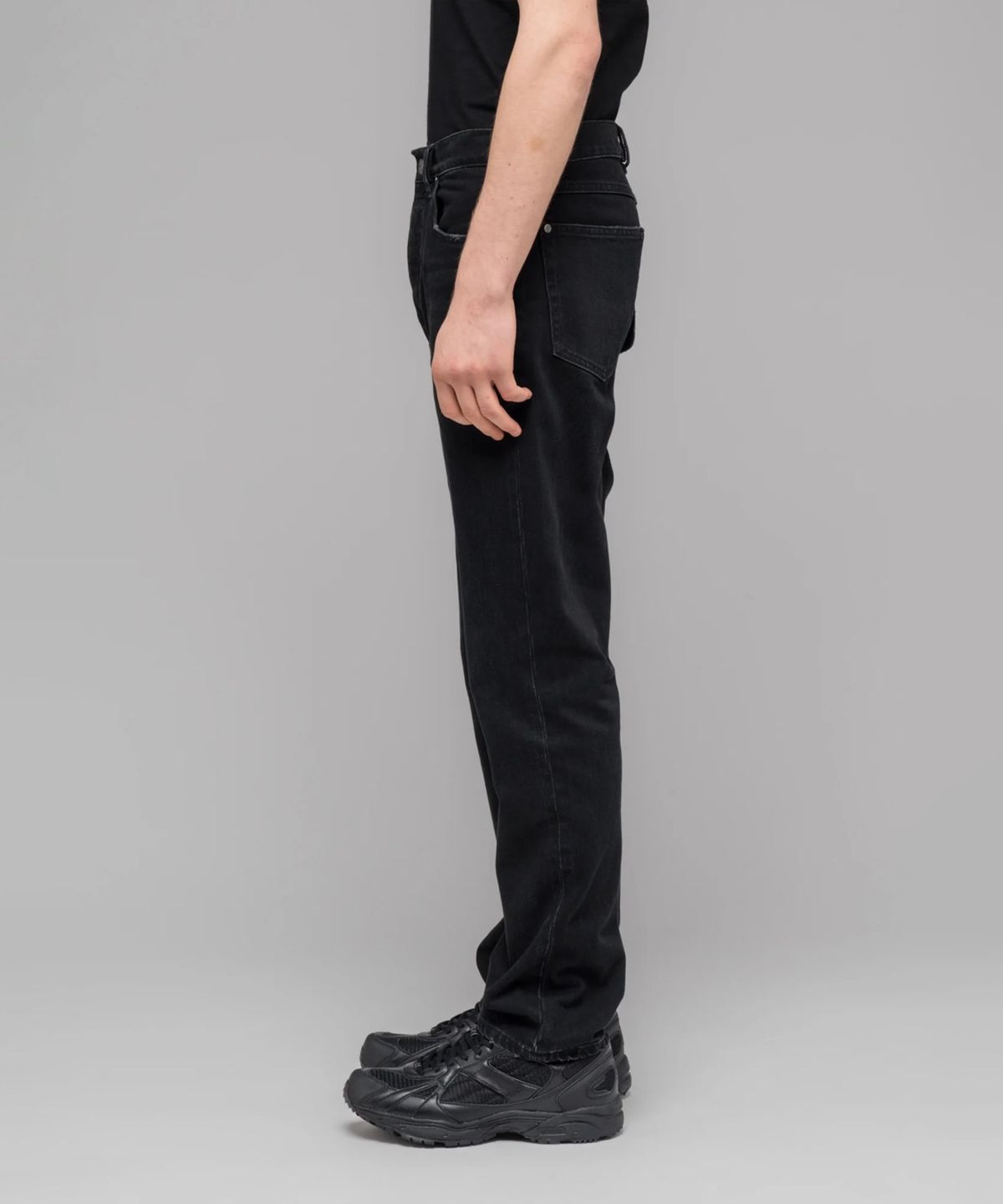 032씨(032C) (U) 25FW 다운 투 어스 스트레이트 레그 진 워시드 블랙 DOWN TO EARTH STRAIGHT LEG JEAN WASHED BLACK