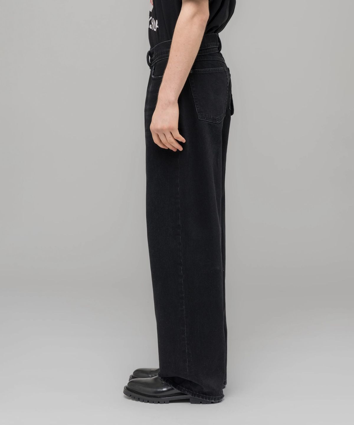032씨(032C) (U) 25FW 다운 투 어스 와이드 레그 진 워시드 블랙 DOWN TO EARTH WIDE LEG JEAN WASHED BLACK