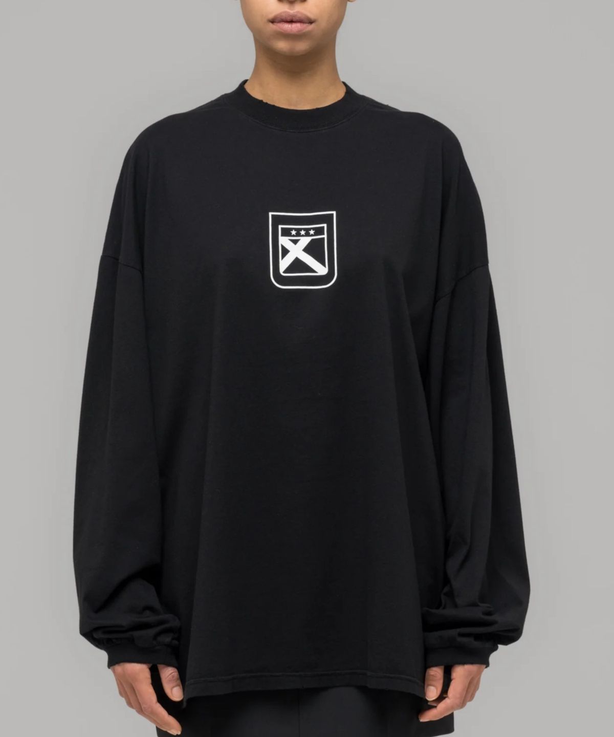032씨(032C) (U) 페인팅 크로스 오버사이즈드 롱슬리브 워시드 블랙 FAINTING CROSS OVERSIZED LONGSLEEVE WASHED BLACK