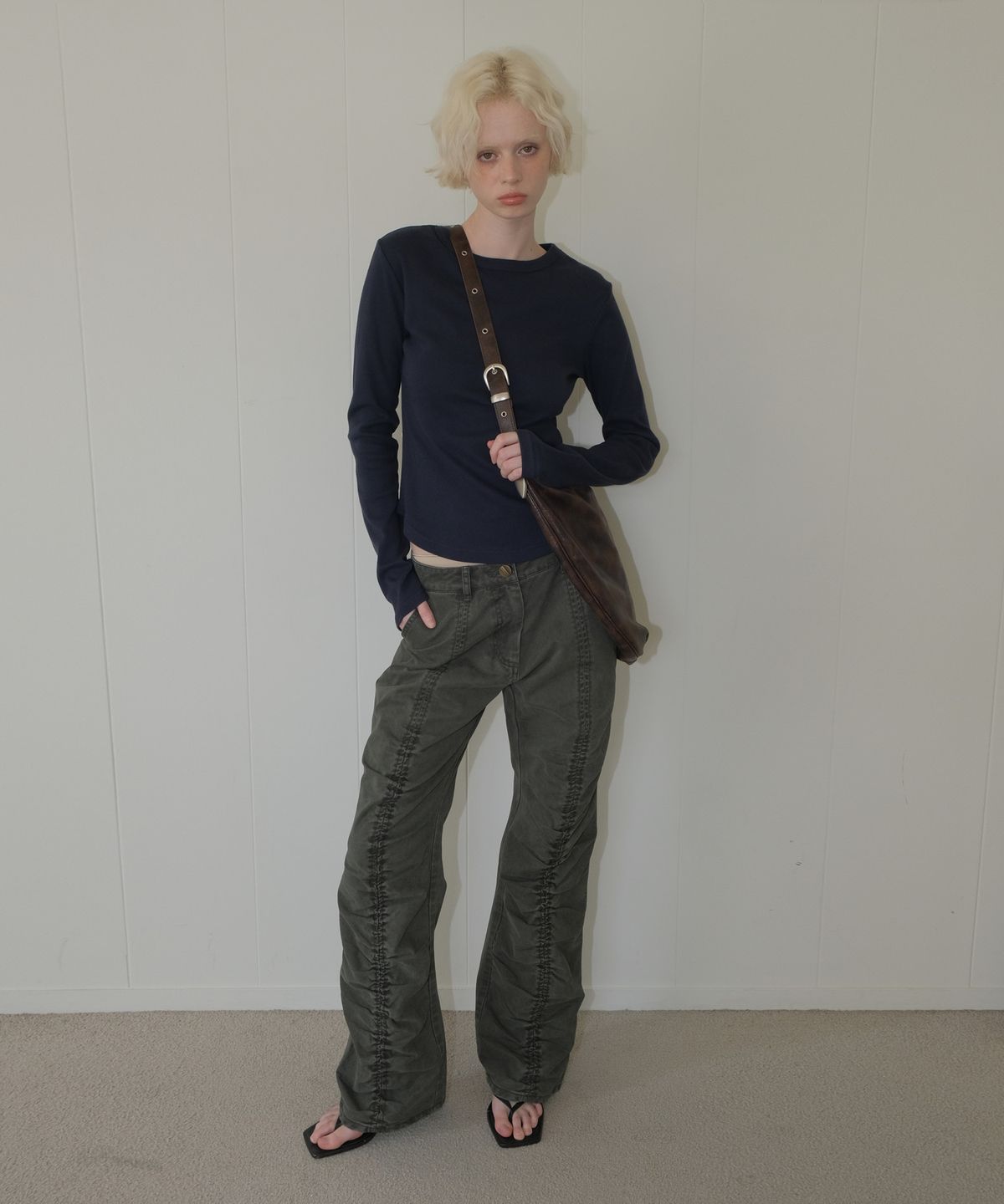 큐리티(CURETTY) C SHIRRING DETAIL PANTS_KHAKI