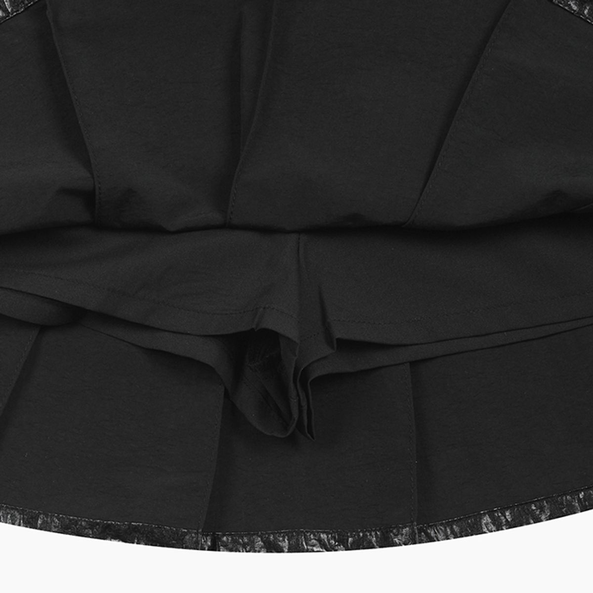 베네통키즈(BENETTONKIDS) 샤이니 크랙 플리츠 스커트_QASK08541BK