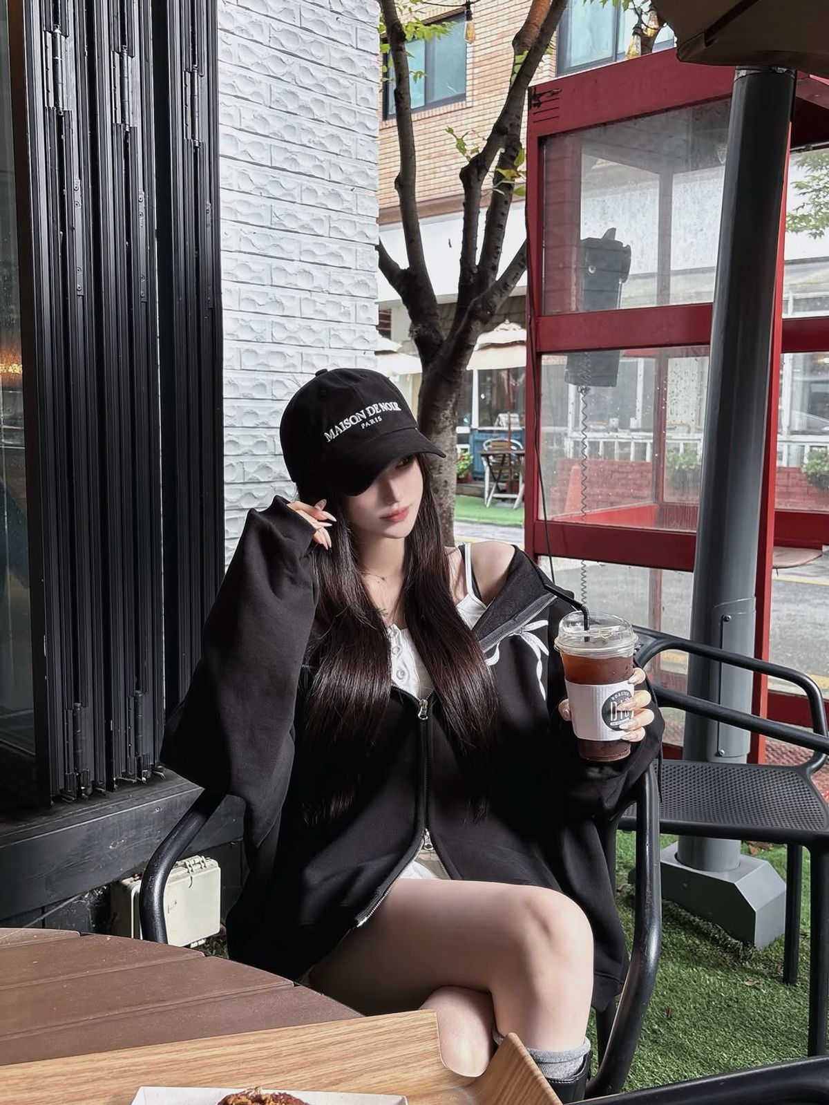 메종 드 누아(MAISON DE NOIR) LIGNÉE LOGO CAP BLACK