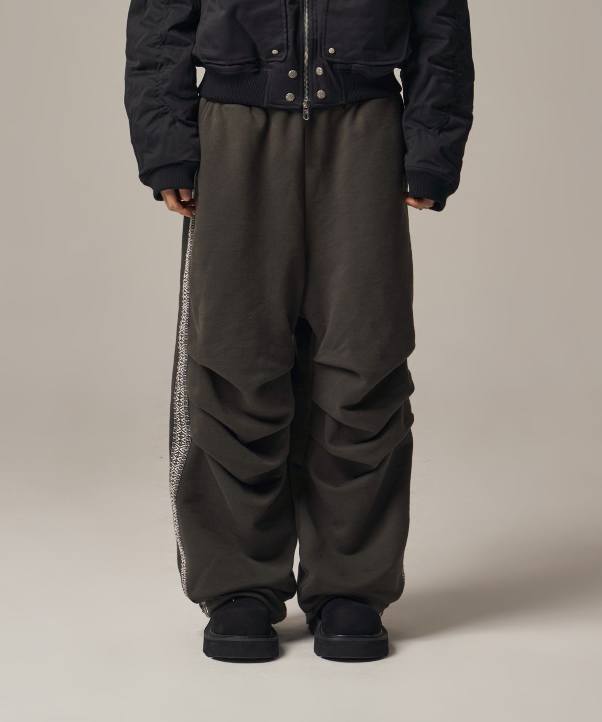아이돈워너셀(IDWS) Hertz Track Line Pants Charcoal