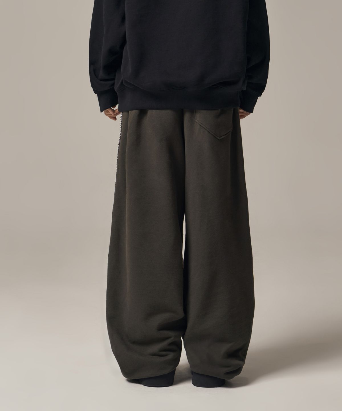 아이돈워너셀(IDWS) Hertz Track Line Pants Charcoal