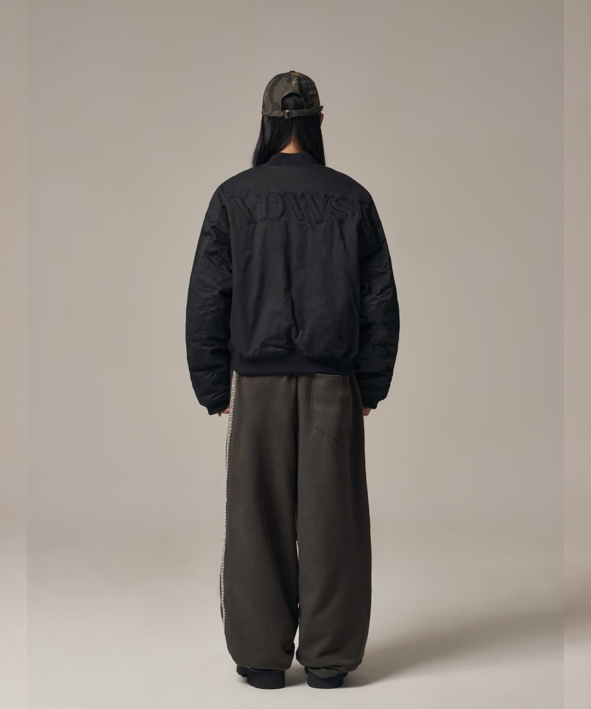 아이돈워너셀(IDWS) Hertz Track Line Pants Charcoal