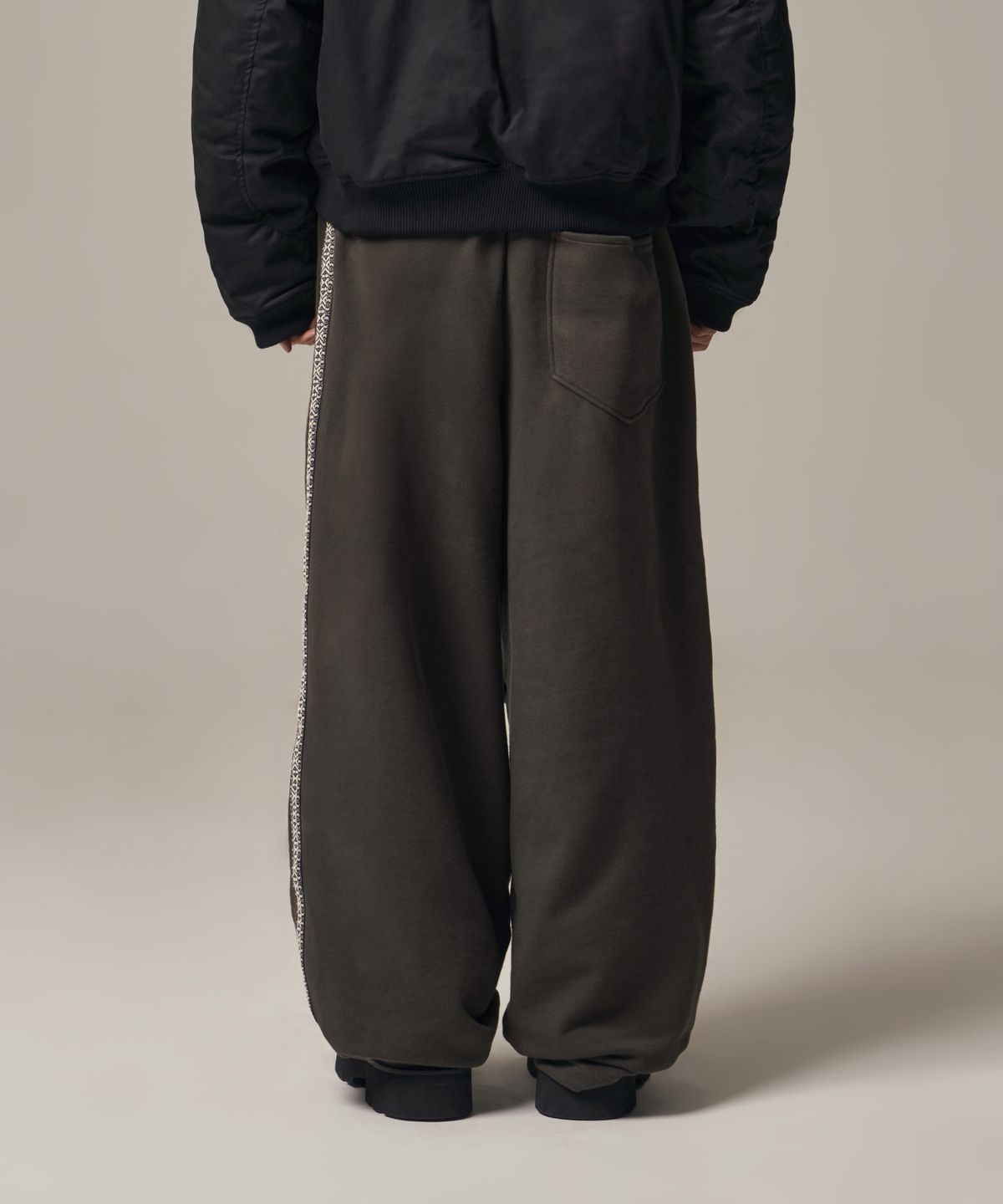 아이돈워너셀(IDWS) Hertz Track Line Pants Charcoal
