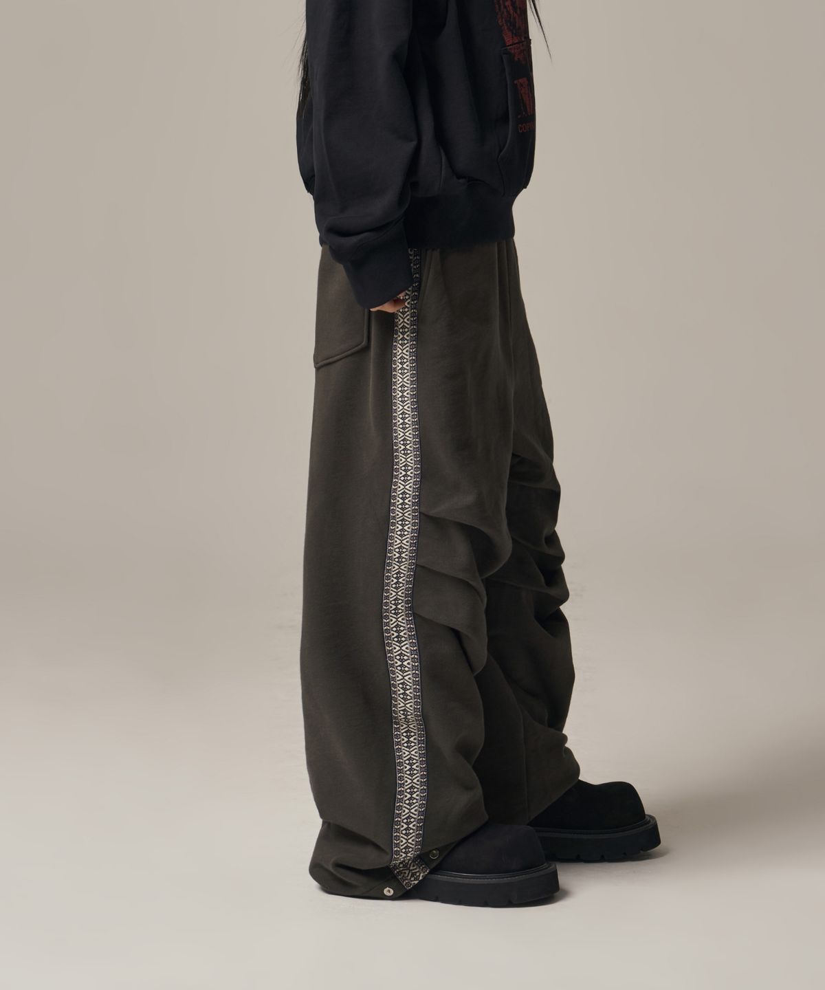 아이돈워너셀(IDWS) Hertz Track Line Pants Charcoal