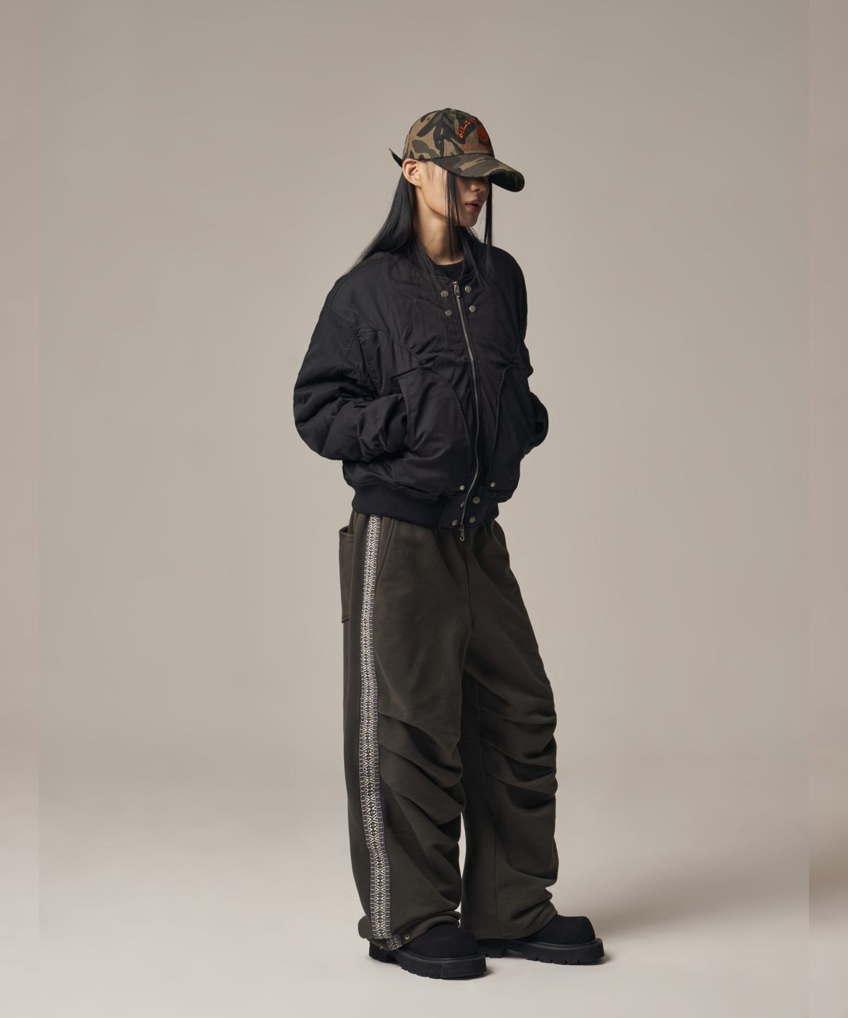 아이돈워너셀(IDWS) Hertz Track Line Pants Charcoal