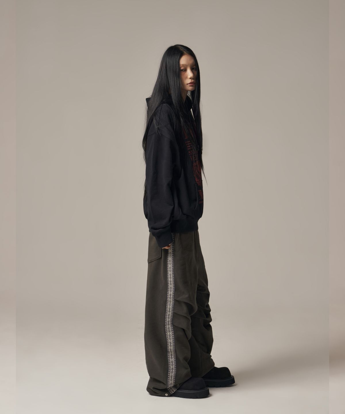 아이돈워너셀(IDWS) Hertz Track Line Pants Charcoal