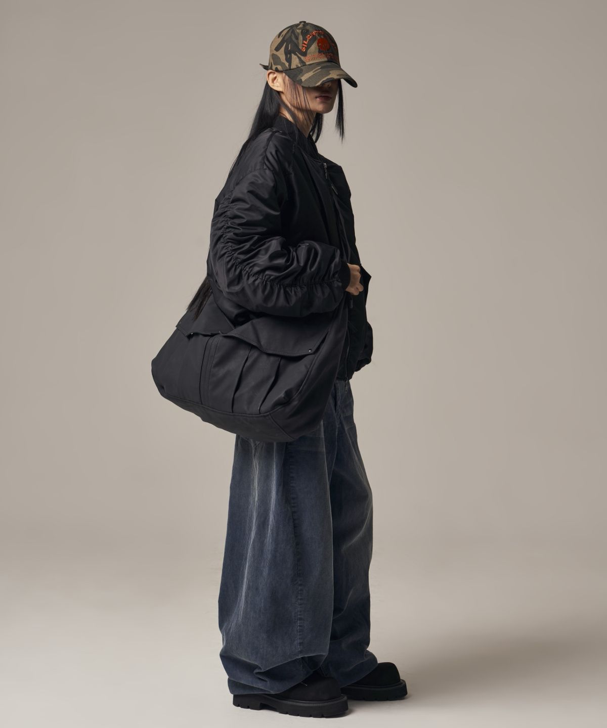 아이돈워너셀(IDWS) Mega Loop Hobo Bag Black