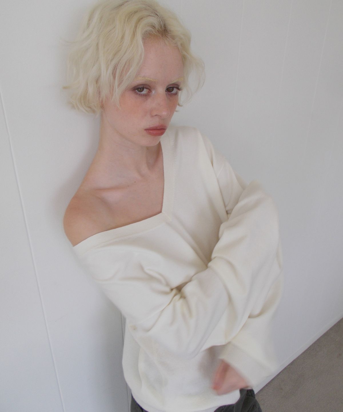 큐리티(CURETTY) C ONE-SHOULDER KNIT_IVORY