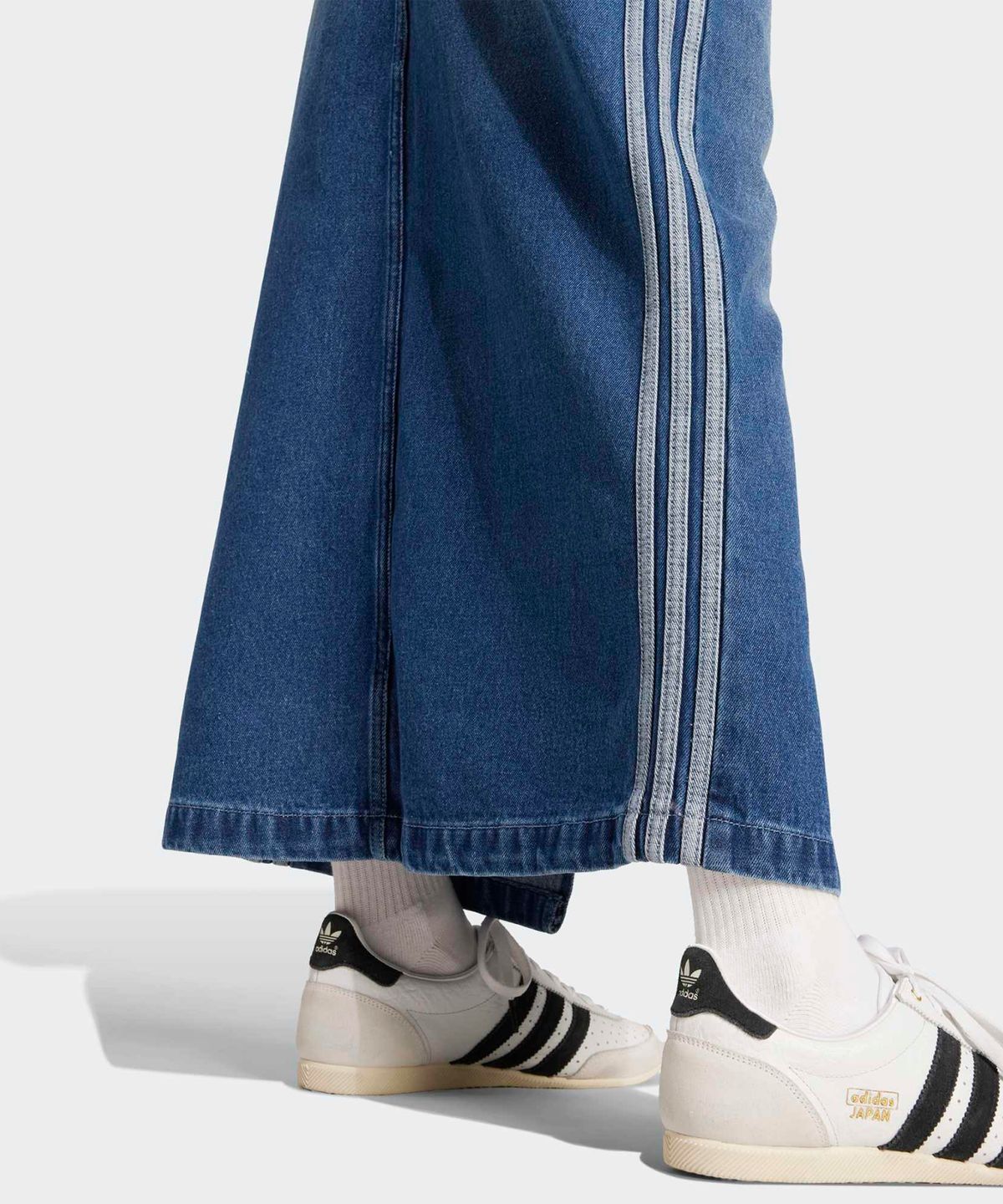 아디다스(ADIDAS) 3-스트라이프 데님 롱 스커트 - 인디고데님 / JW2658