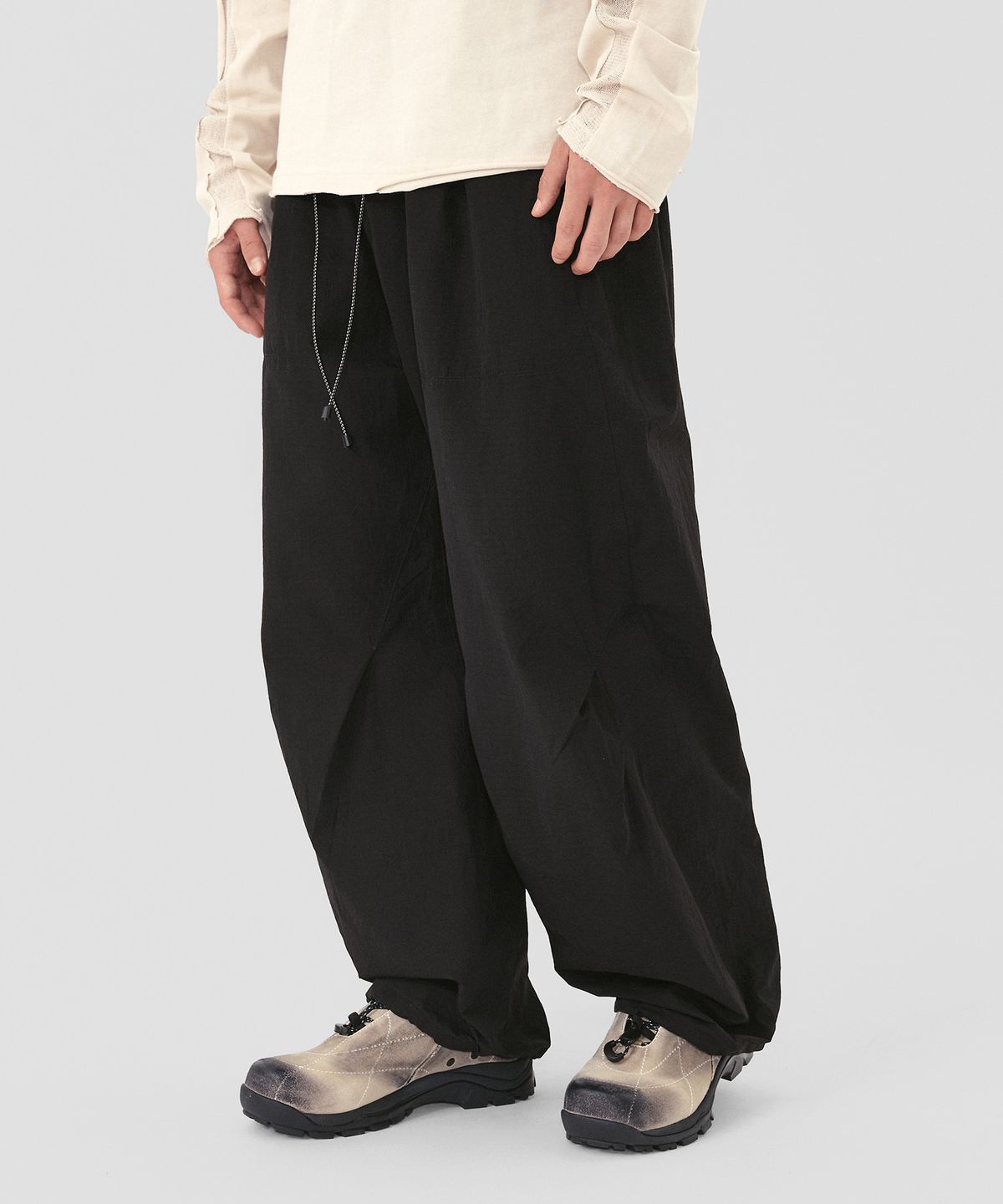 산로(SANRO) [UNISEX] 와이드 스트링 하이킹팬츠  - 블랙