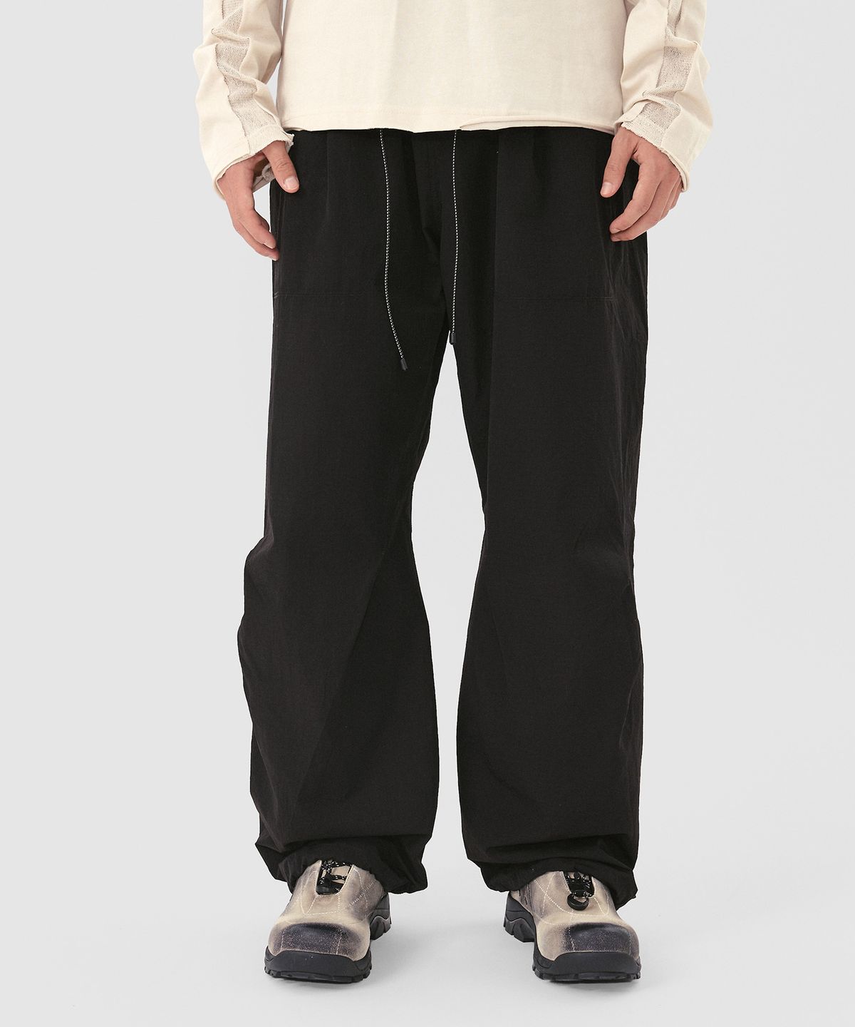 산로(SANRO) [UNISEX] 와이드 스트링 하이킹팬츠  - 블랙