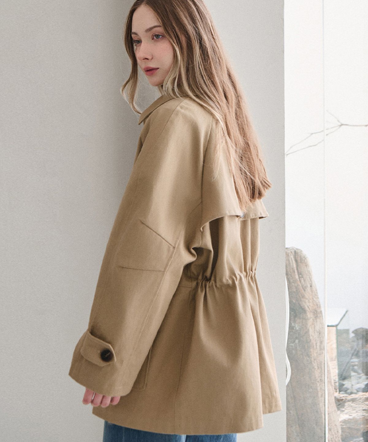 슬로우롤리(SLOWLOLLI) Metal emblem half trench coat