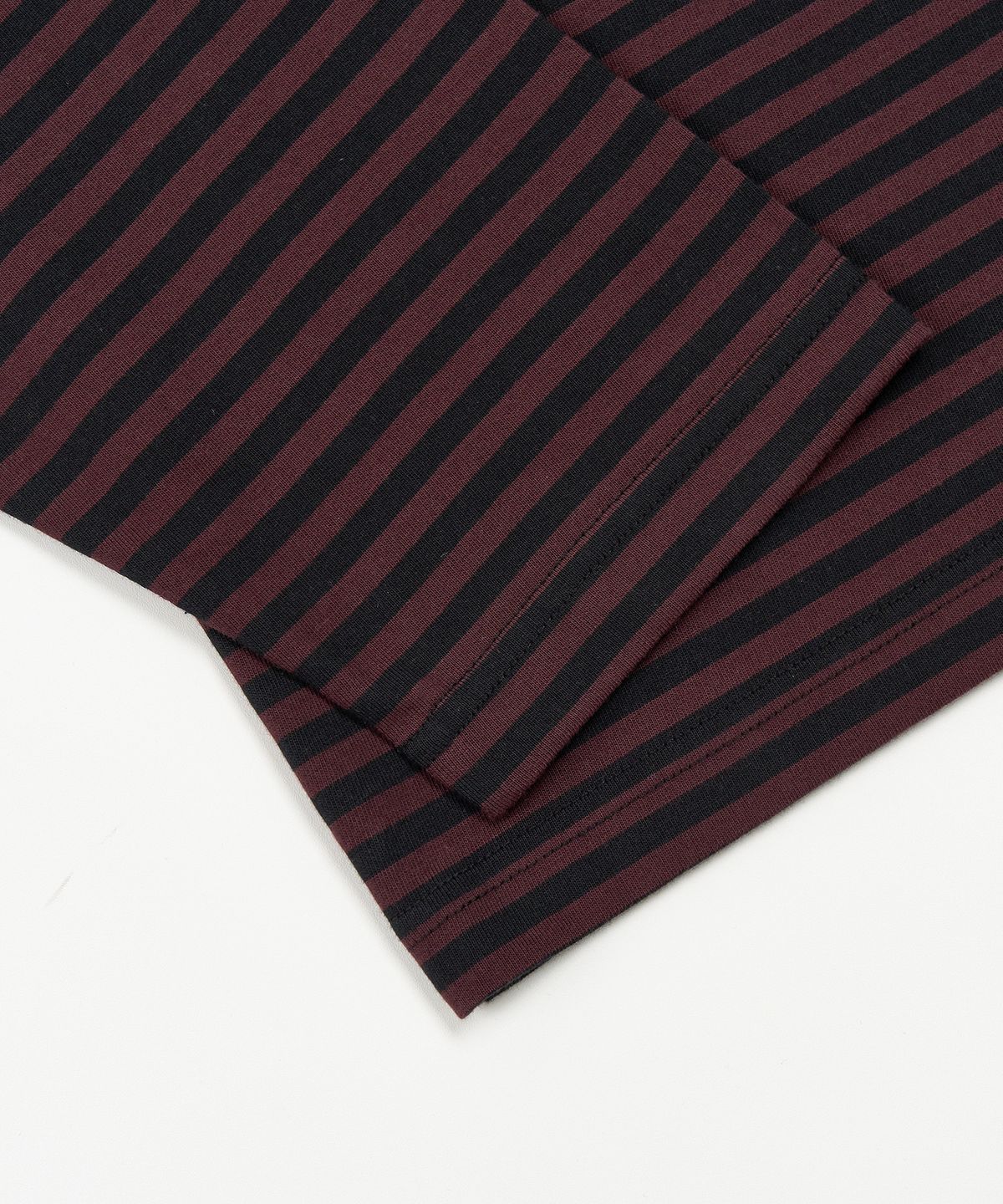 토피(TOFFEE) 페이드 스트라이프 롱 슬리브 (BURGUNDY)