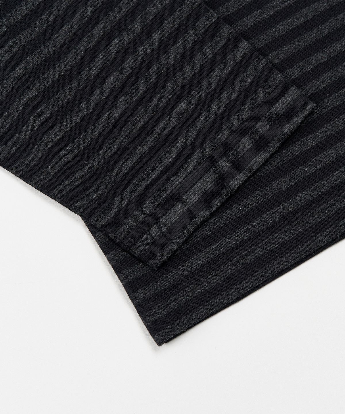 토피(TOFFEE) 페이드 스트라이프 롱 슬리브 (BLACK)