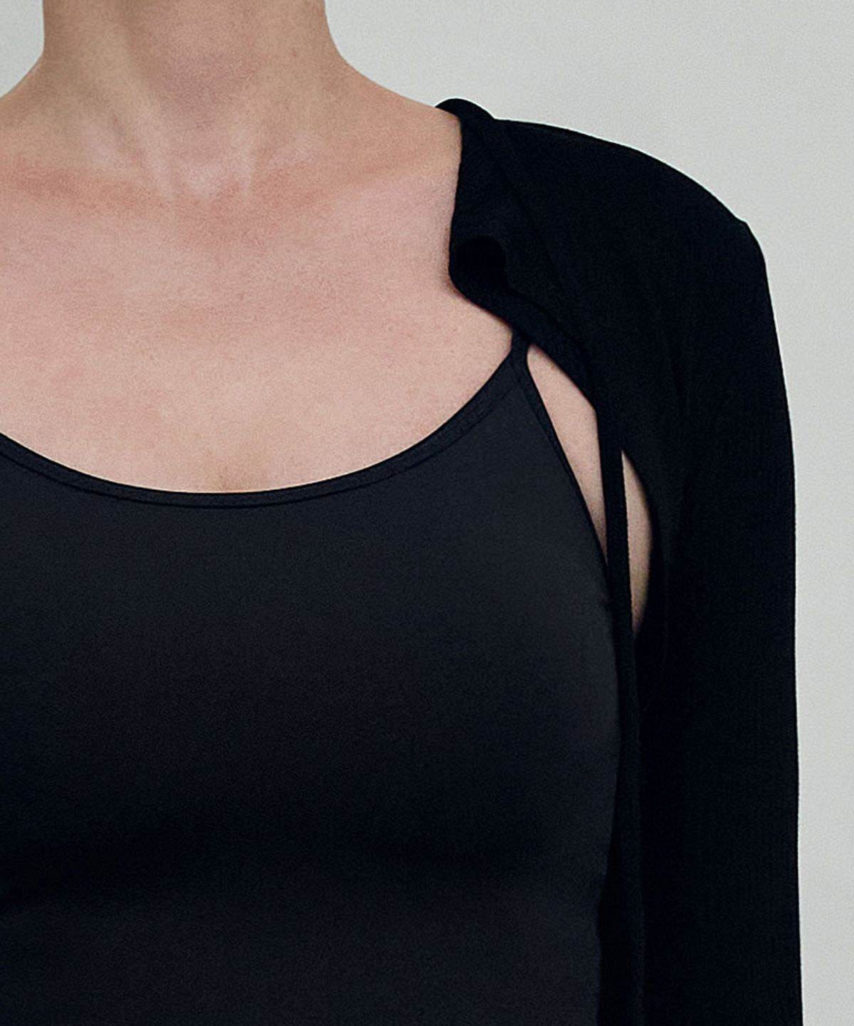 데비웨어(DEVIWEAR) 세이지 리본 볼레로 DEVI-T0132-블랙