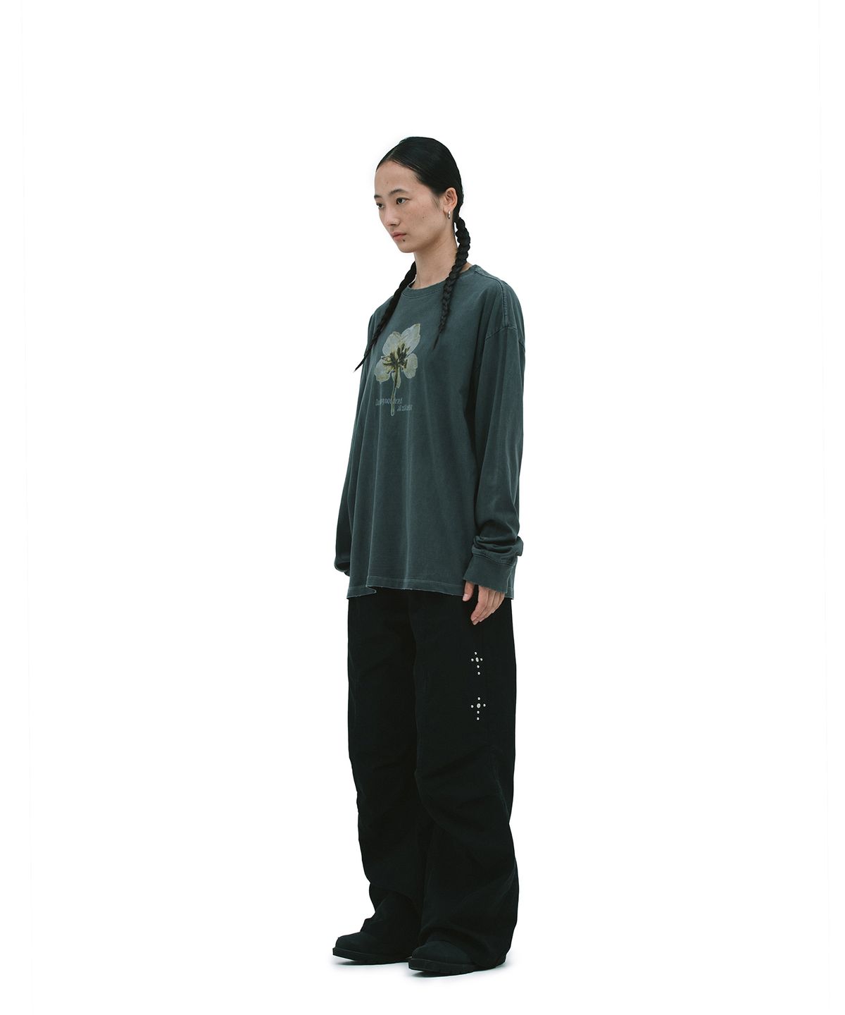데프가먼츠(DEFGARMENTS) DRY FLOWER LONG SLEEVE [CHARCOAL]