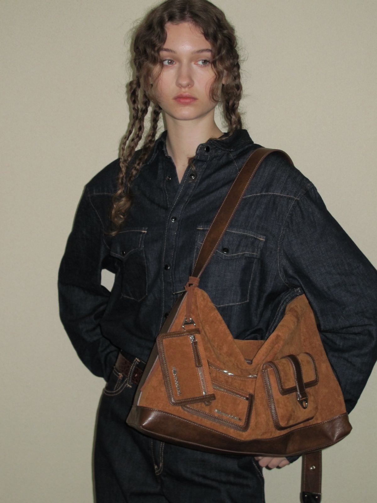 필인더블랭크(FILLINTHEBLANK) Cabinet Bag (suede brown)