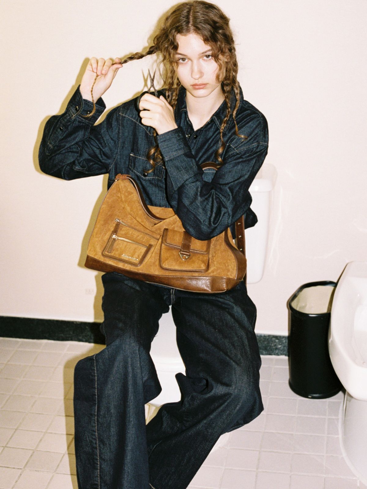 필인더블랭크(FILLINTHEBLANK) Cabinet Bag (suede brown)