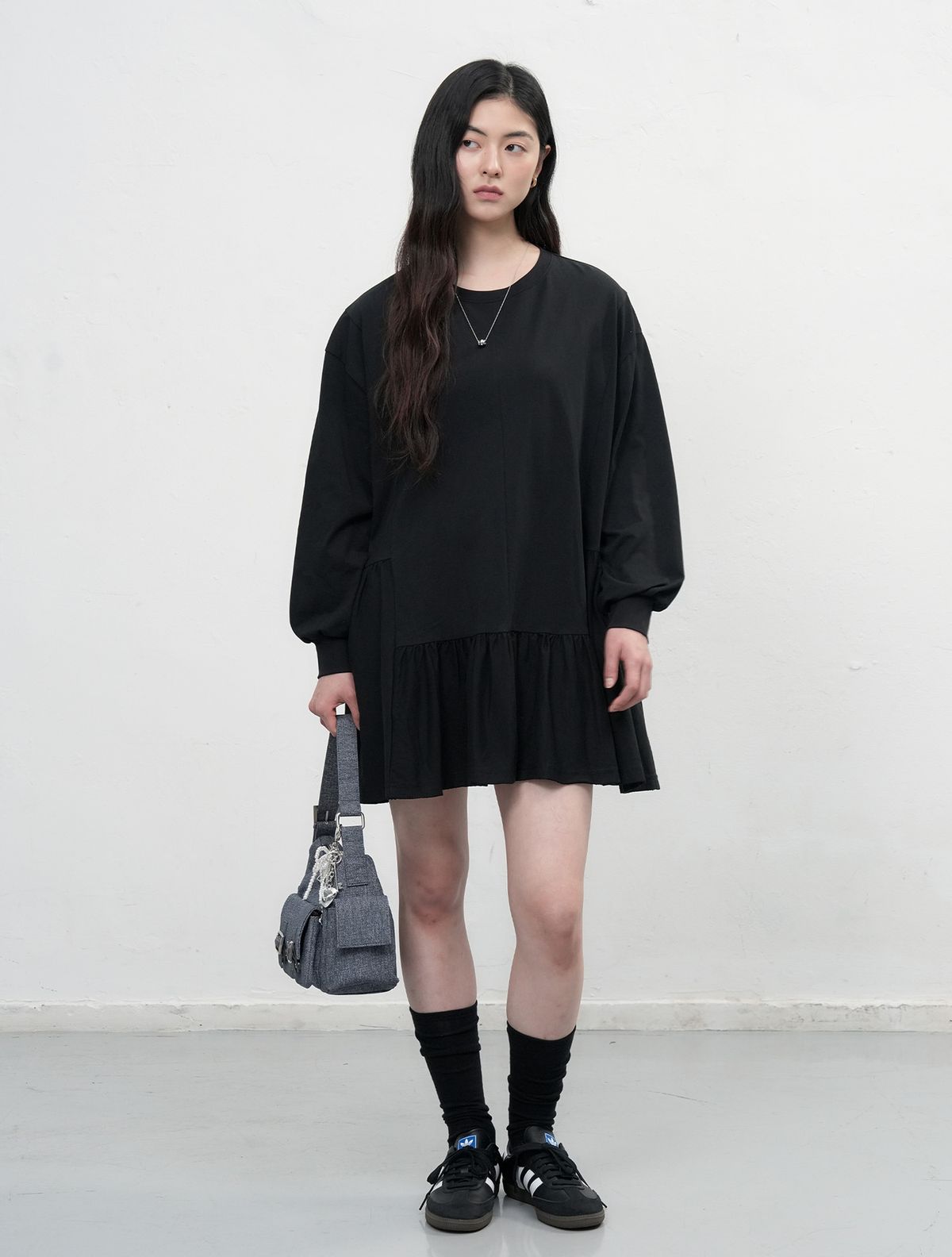제너럴아이디어(GENERALIDEA) 루즈핏 러플 져지 원피스 [BLACK] / WBE3L15502