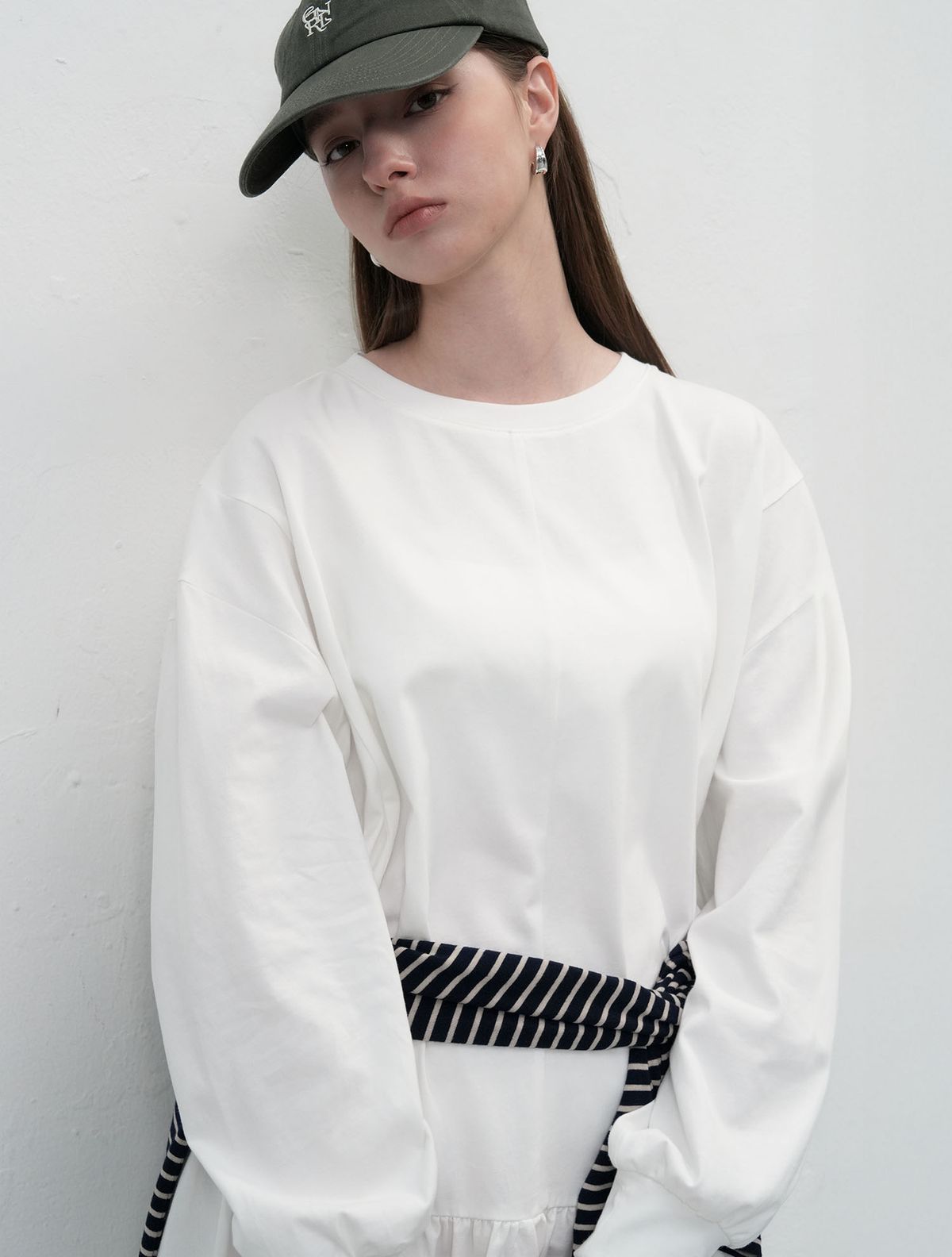 제너럴아이디어(GENERALIDEA) 루즈핏 러플 져지 원피스 [WHITE] / WBE3L15502
