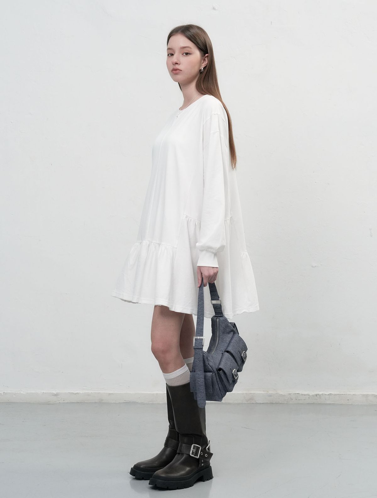 제너럴아이디어(GENERALIDEA) 루즈핏 러플 져지 원피스 [WHITE] / WBE3L15502