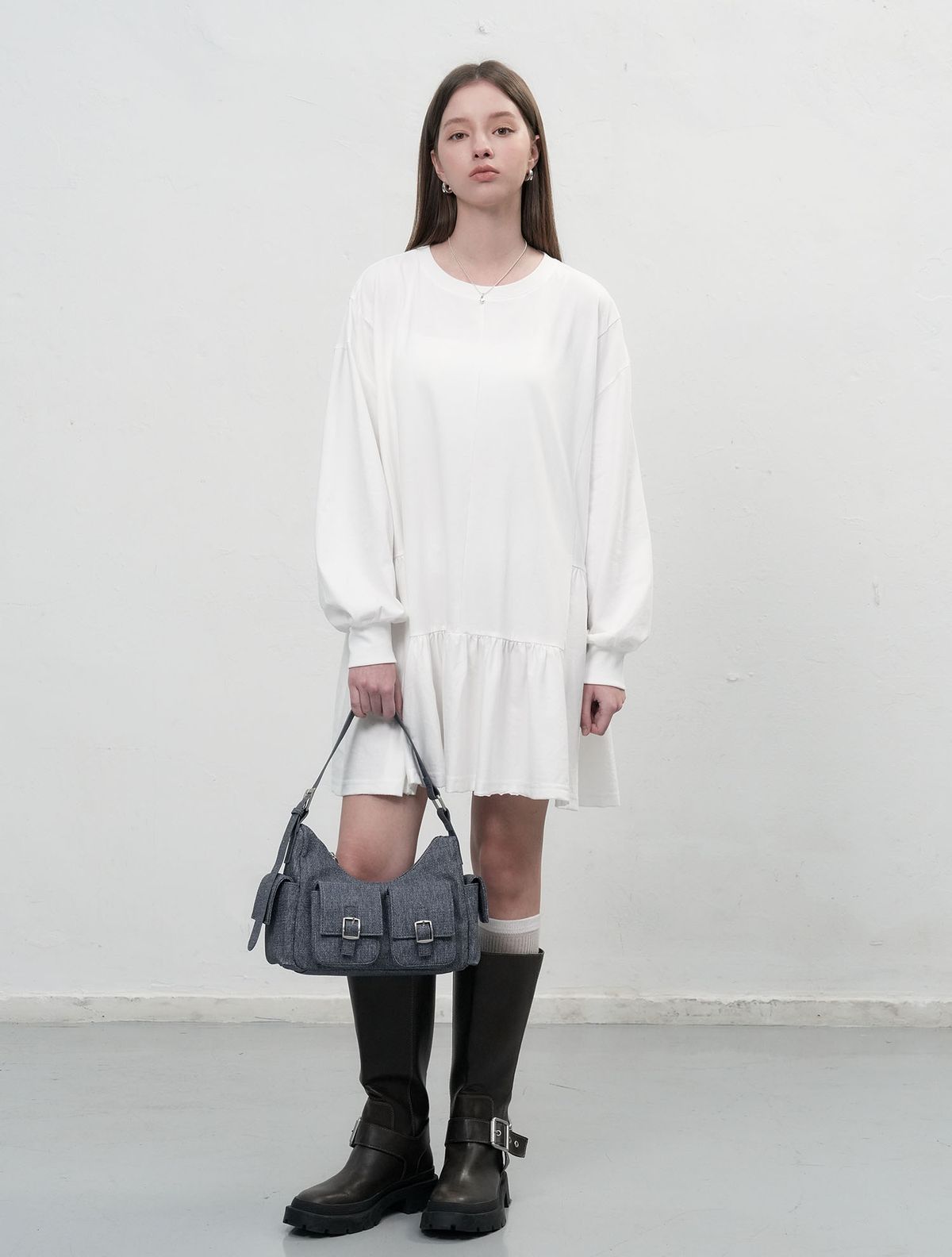 제너럴아이디어(GENERALIDEA) 루즈핏 러플 져지 원피스 [WHITE] / WBE3L15502