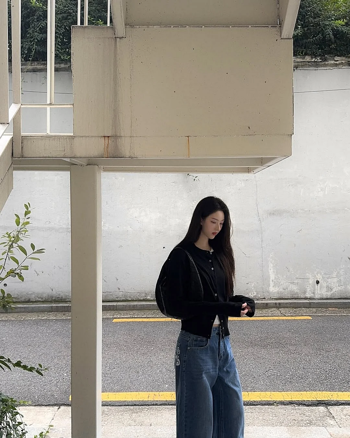 제너럴아이디어(GENERALIDEA) 시그니처 크루넥 가디건 [BLACK] / GF7LKC507