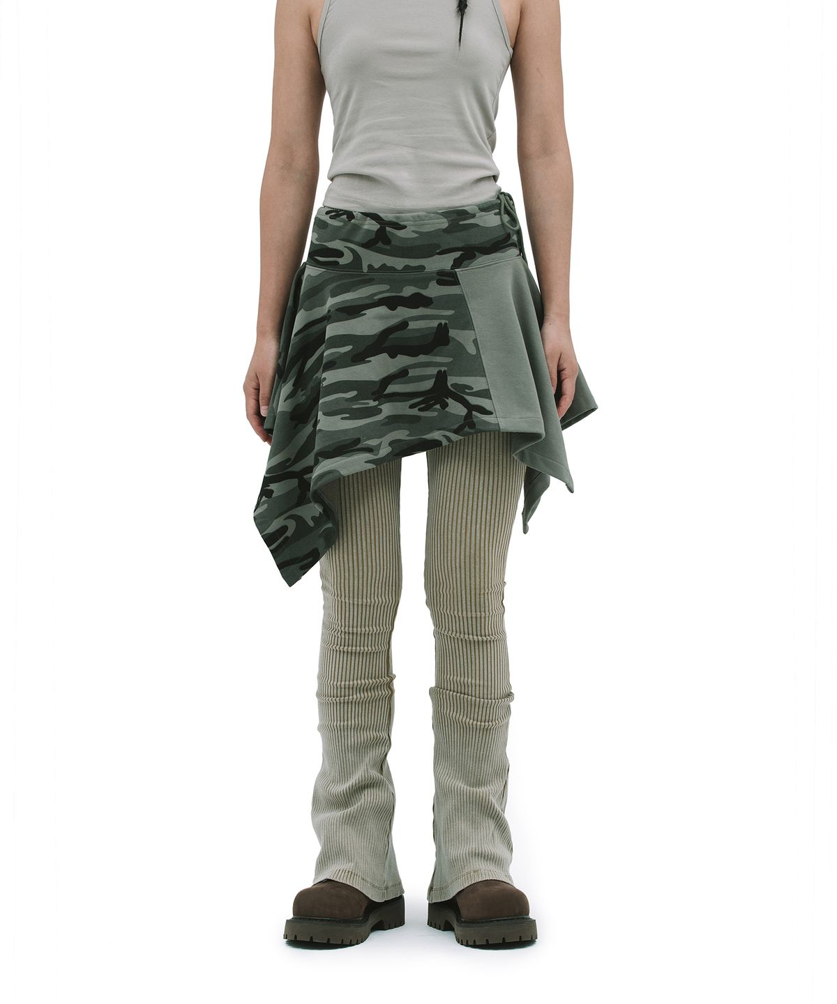 데프가먼츠(DEFGARMENTS) CAMO UNBALANCE SKIRT [KHAKI]