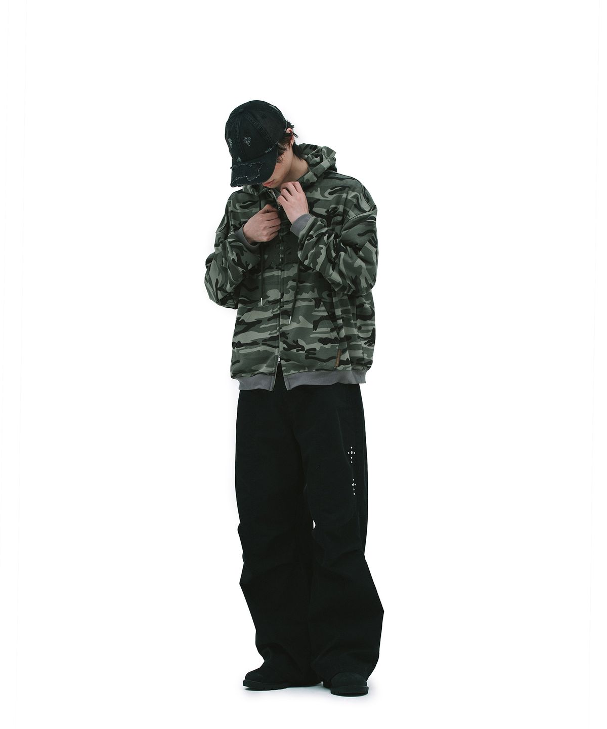 데프가먼츠(DEFGARMENTS) CAMO LOGO HOOD ZIP UP [KHAKI]