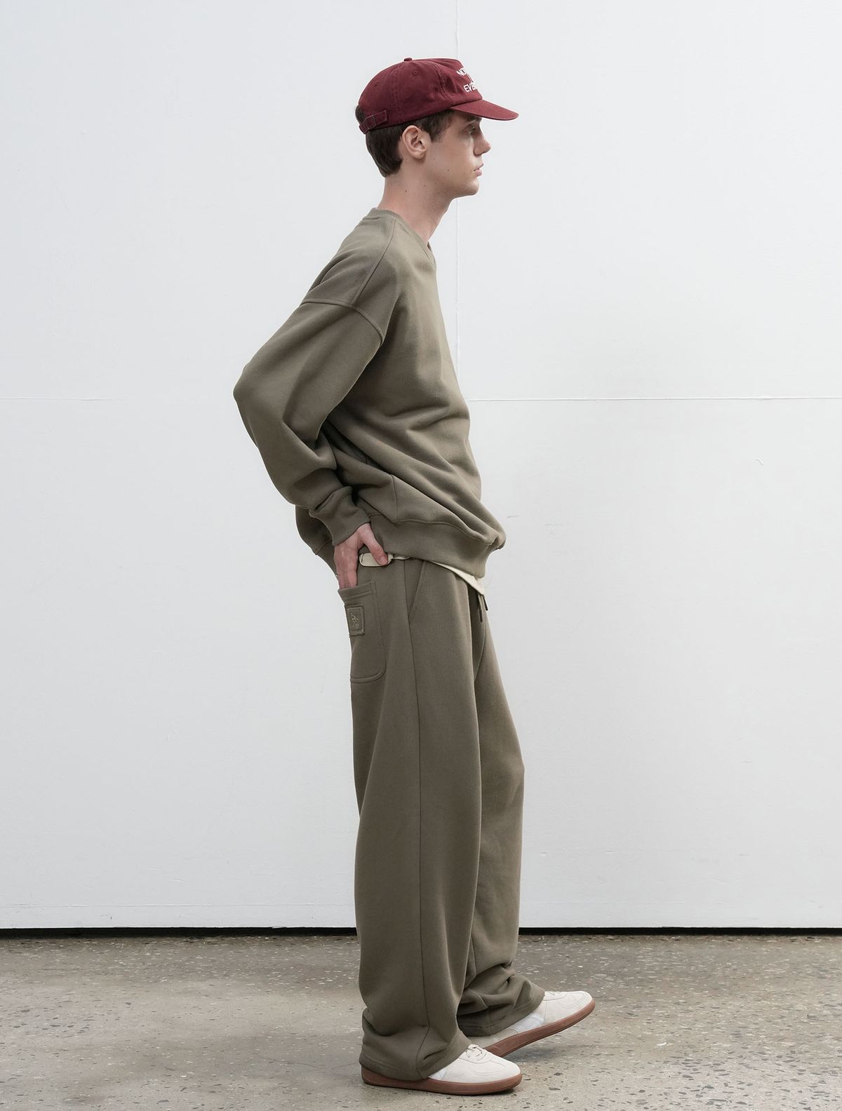 제너럴아이디어(GENERALIDEA) UNISEX 코튼 로고 와이드 밴딩 팬츠 [KHAKI] / SBE3U52003