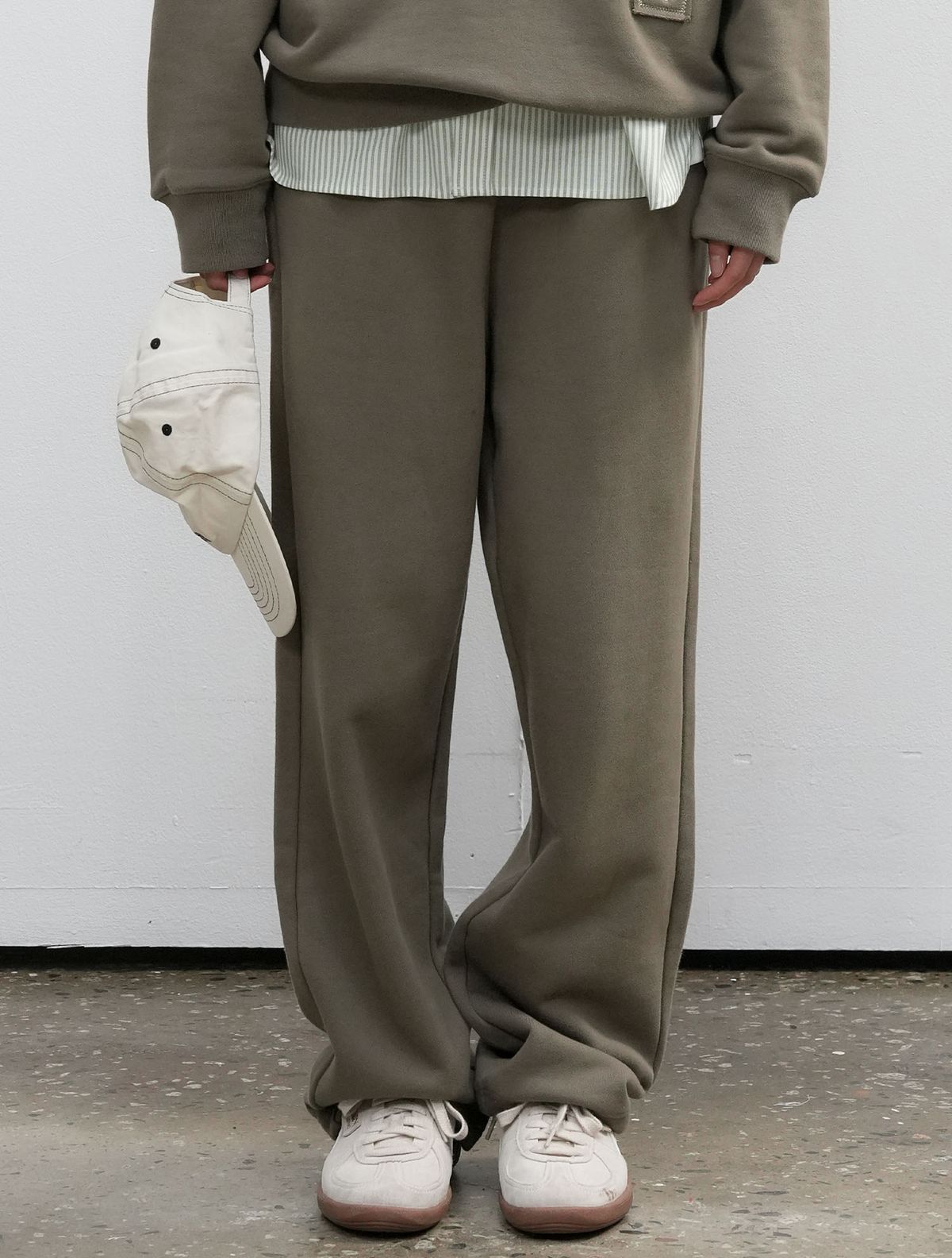 제너럴아이디어(GENERALIDEA) UNISEX 코튼 로고 와이드 밴딩 팬츠 [KHAKI] / SBE3U52003