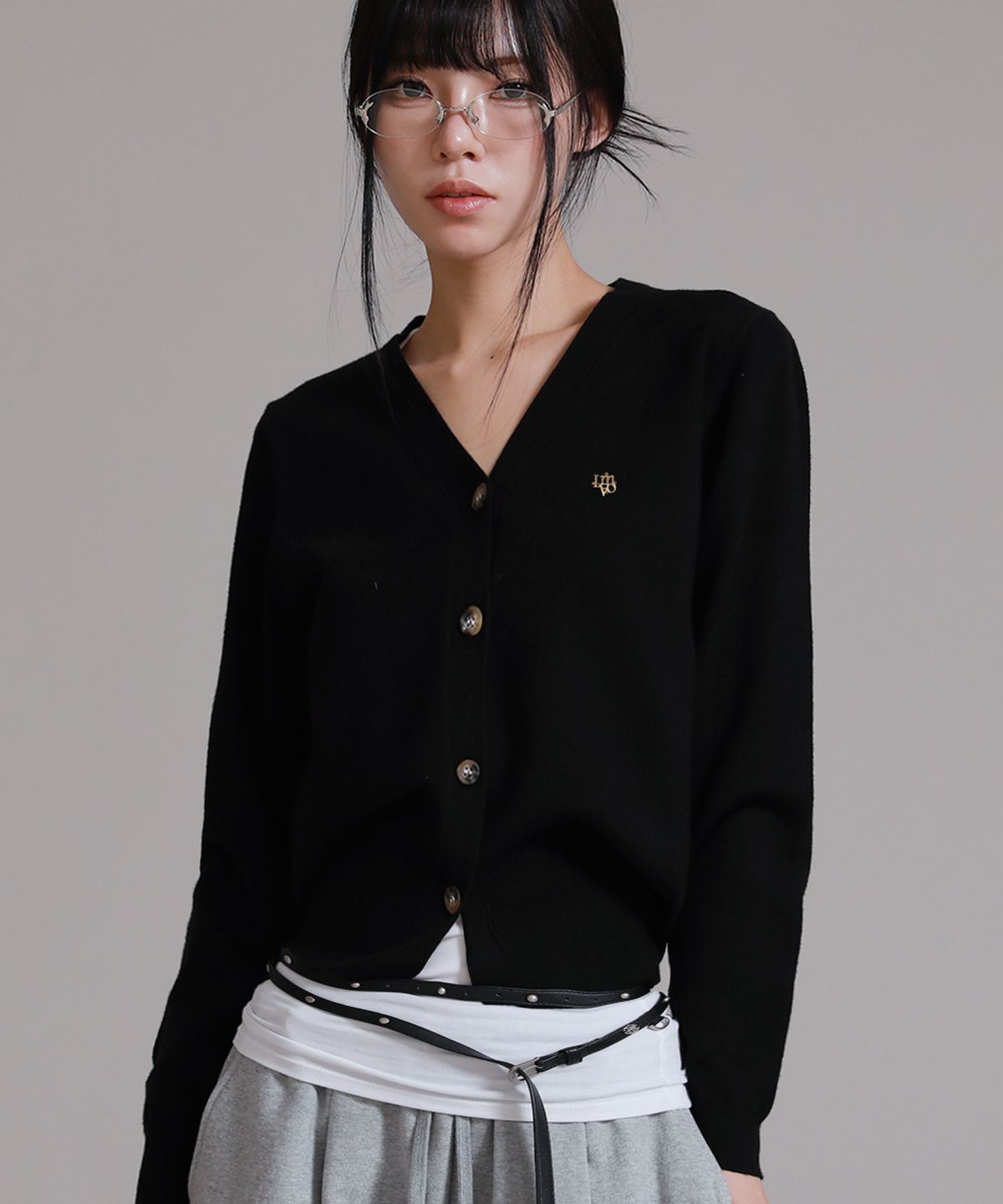 라이크더모스트(LIKE THE MOST) 소프트 에센셜 브이넥 니트 가디건_블랙